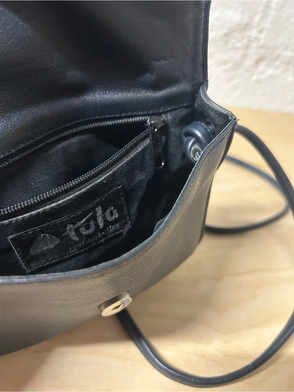 Vintage Tula Classic Small Black Leather Crossbody Shoulder Bag c1990s, EUC